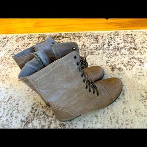 Steve Madden Troopa Gray Leather Boots